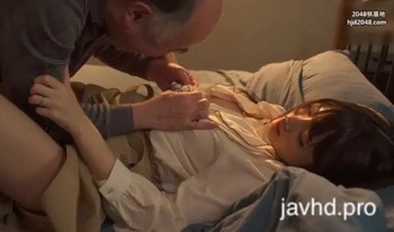 Gã chồng đi vắng cô vợ bị lão già nhà bên hiếp suzu harumiya